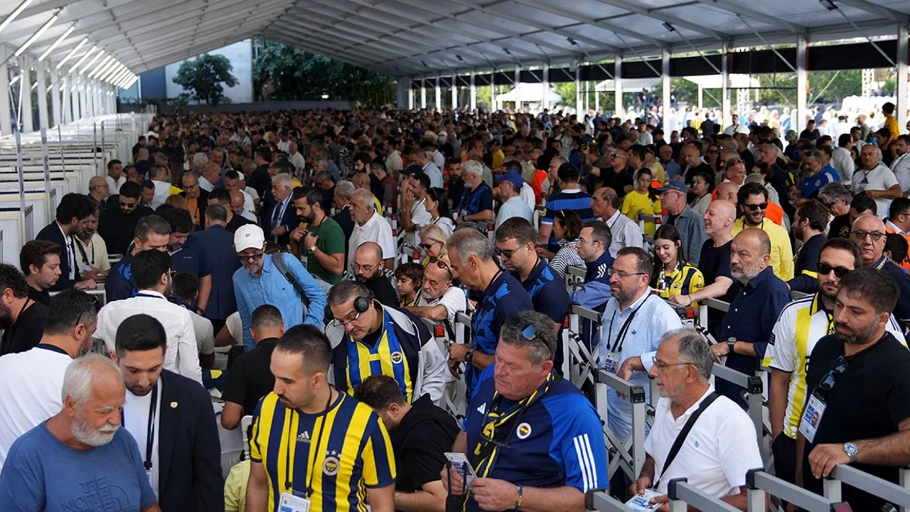 Fenerbahçe'de Olağanüstü Kongre Heyecanı! Başkanlık Yarışı Bu Hafta Sonu
