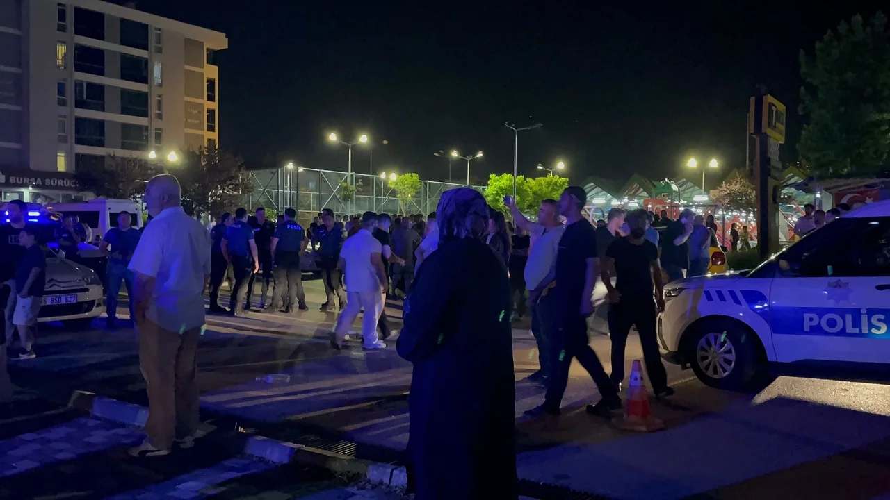 Bursa'da aile kavgası kanlı bitti: 1'i ağır 3 yaralı