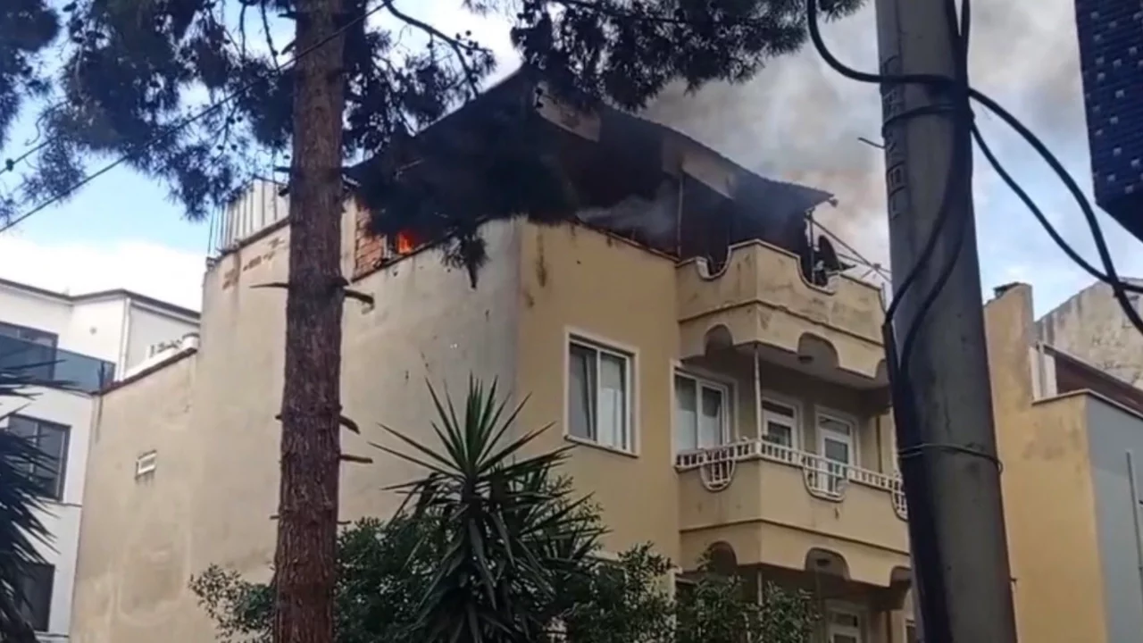Bursa'da evin çatısında yangın: Panik yaşandı