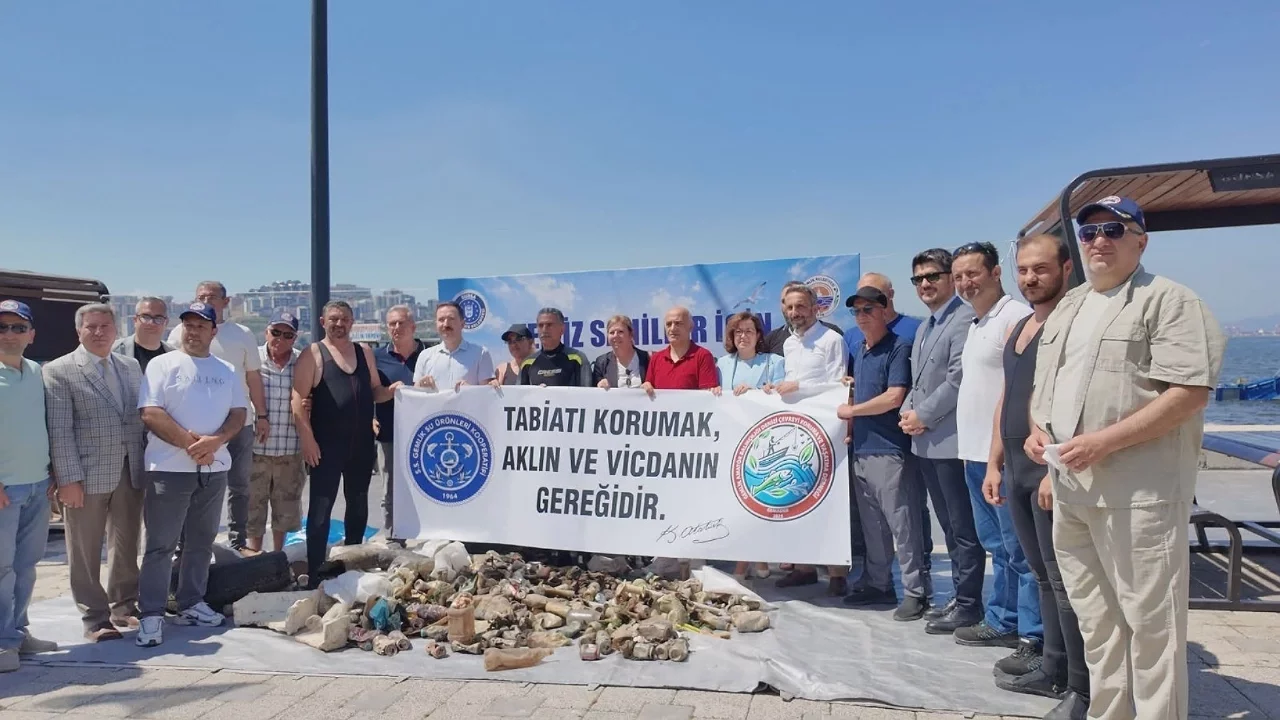 Gemlik'te denizinde dip bucak temizlendi