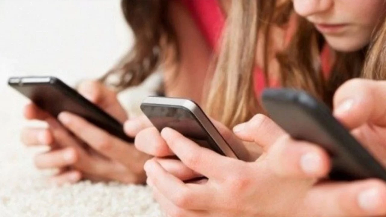 İngiltere'den 16 yaş altına sosyal medya yasağı iddiası