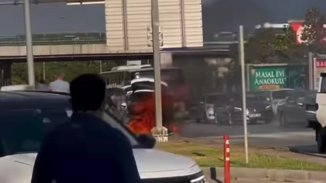 Bursa'da seyir halindeki otomobil alev topuna döndü