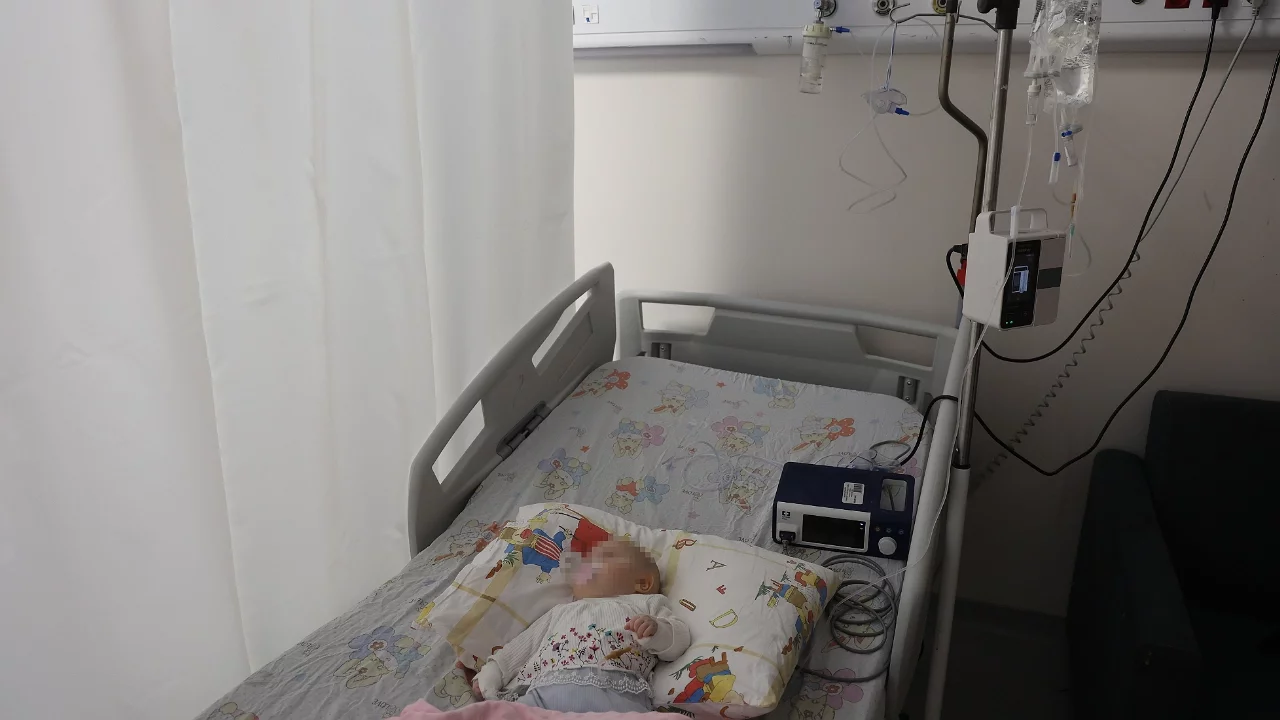 5 aylık bebeğin parmağı kesildi: Aile hemşireden şikayetçi oldu