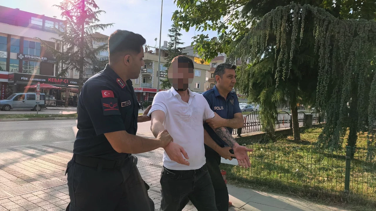 Bursa'da polisten kaçan şüpheli kovalamaca sonucu 