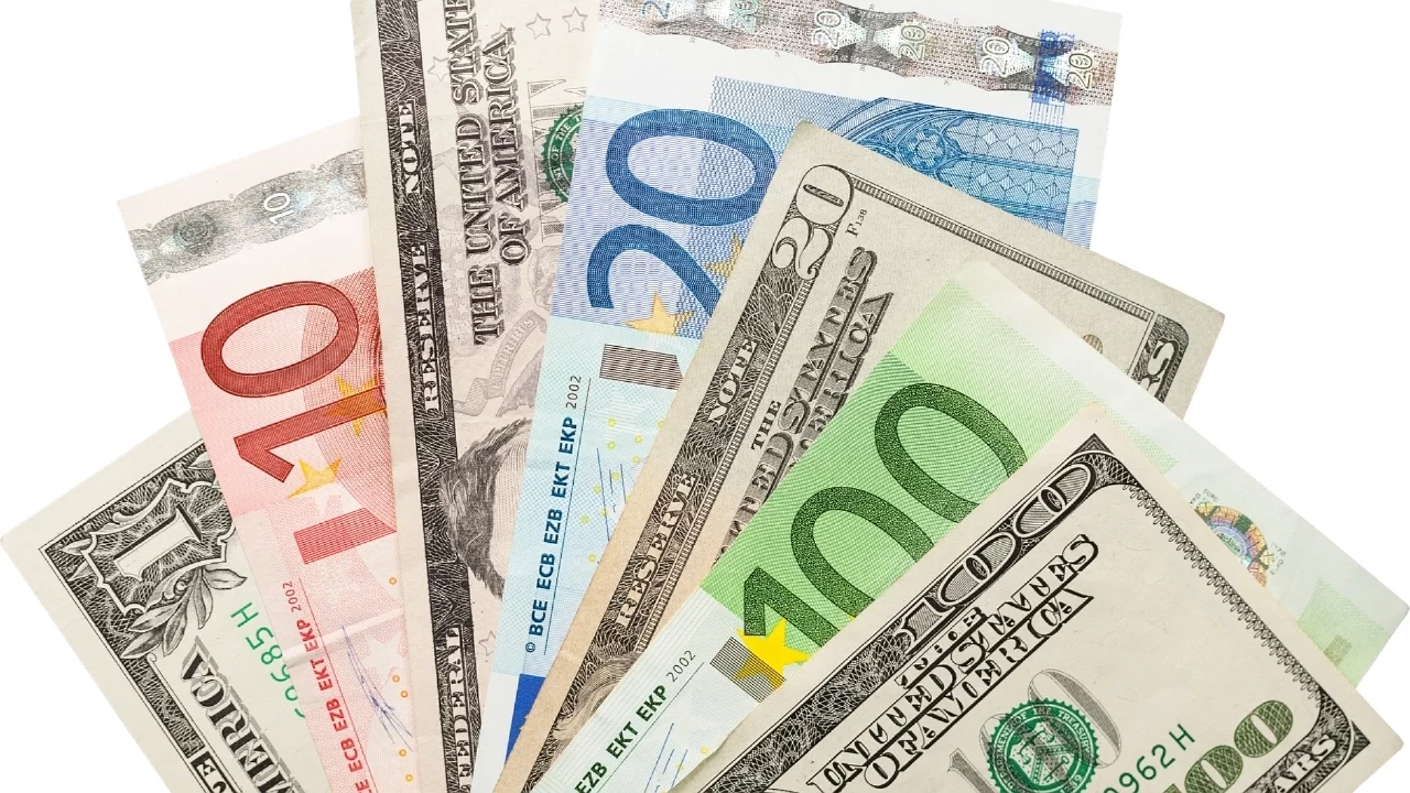 Dolar ve euro güne yükselişle başladı