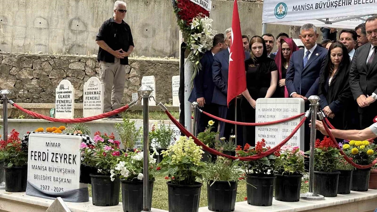 Özel ve Yavaş'tan Ferdi Zeyrek için Manisa'da anma