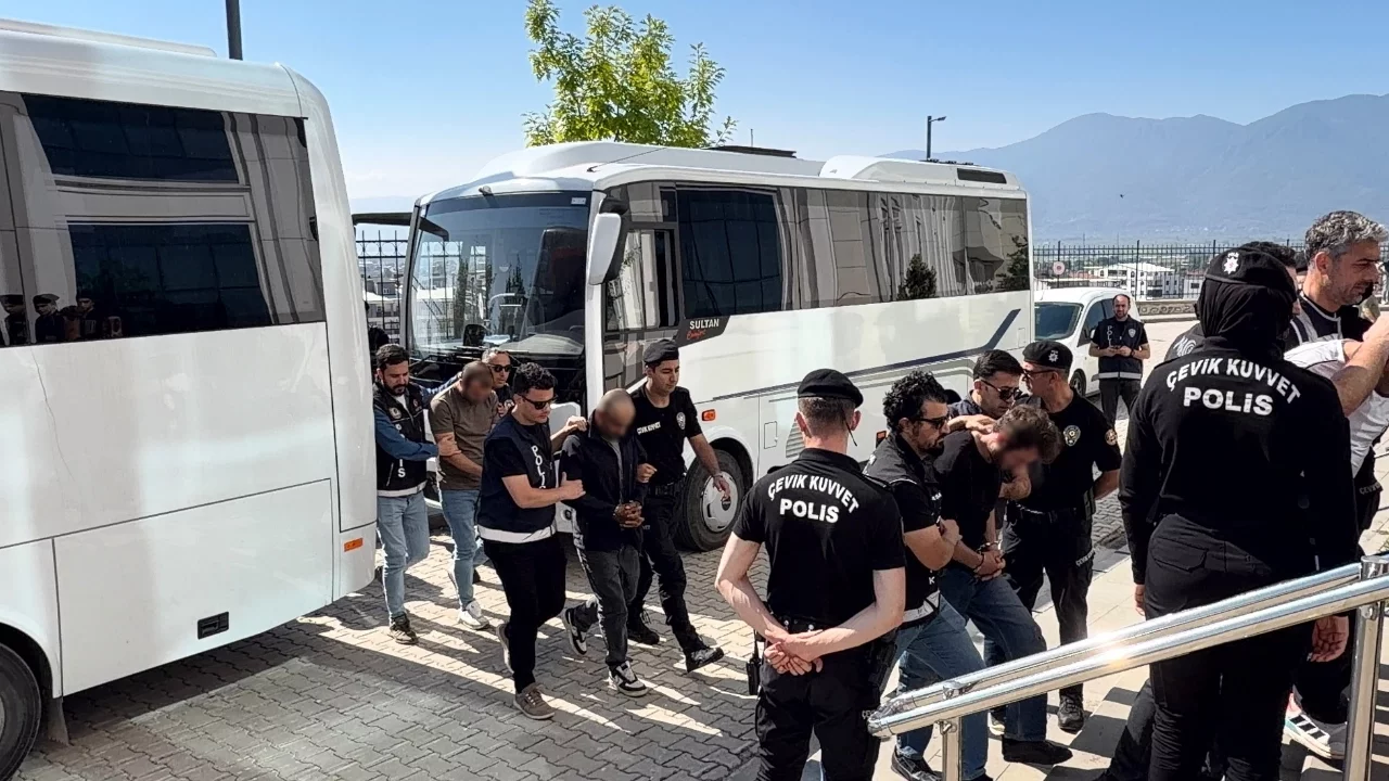 Bursa merkezli uyuşturucu operasyonu: 23 şüpheli adliyede