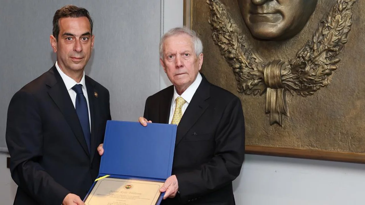 Aziz Yıldırım 8 Yıl Sonra Fenerbahçe Başkanlığına 
