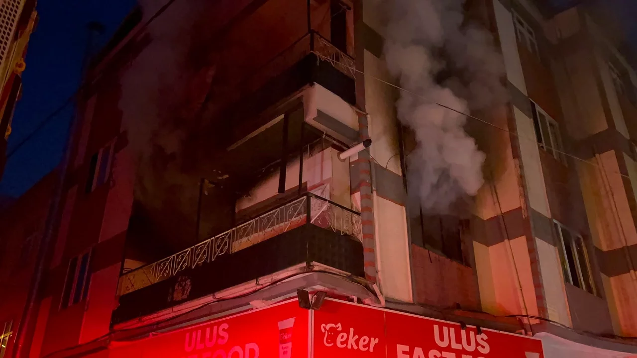 Bursa'da korkutan yangın: Anne, baba ve 3 çocuk dumandan etkilendi
