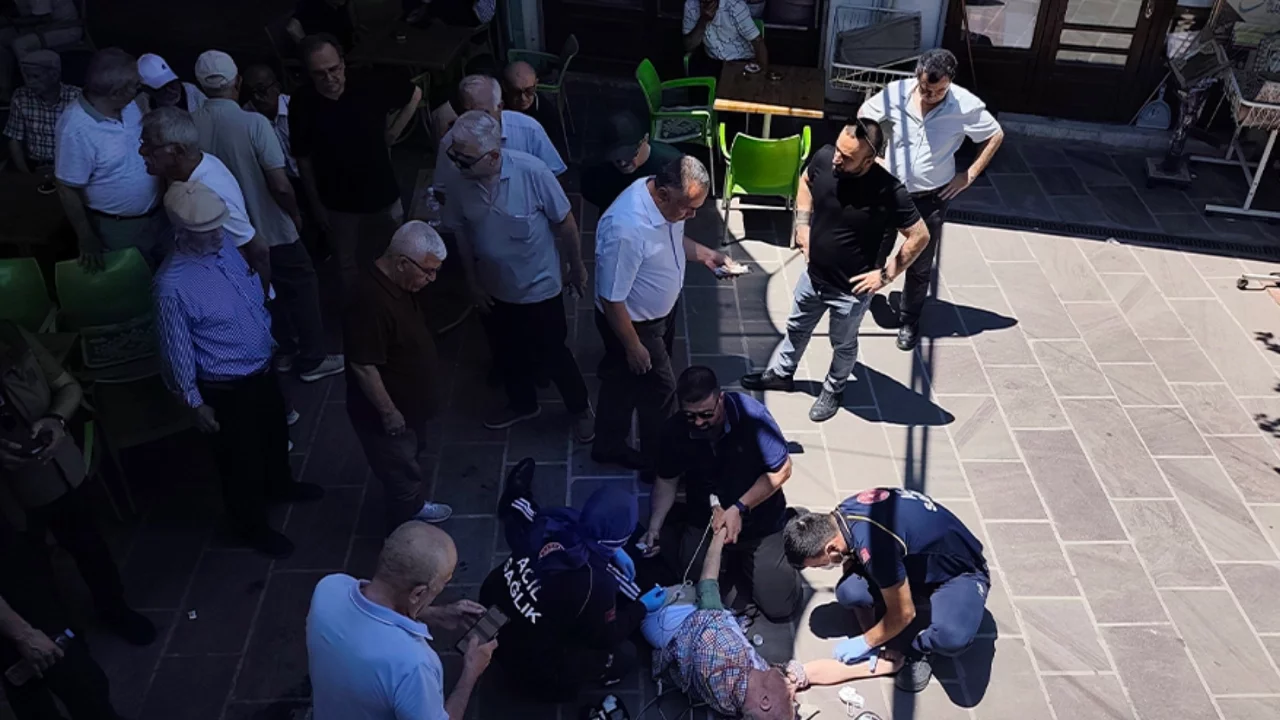 Manisa'daki cenazede ikinci kalp krizi: Acı gün iki kişiyi hastanelik etti