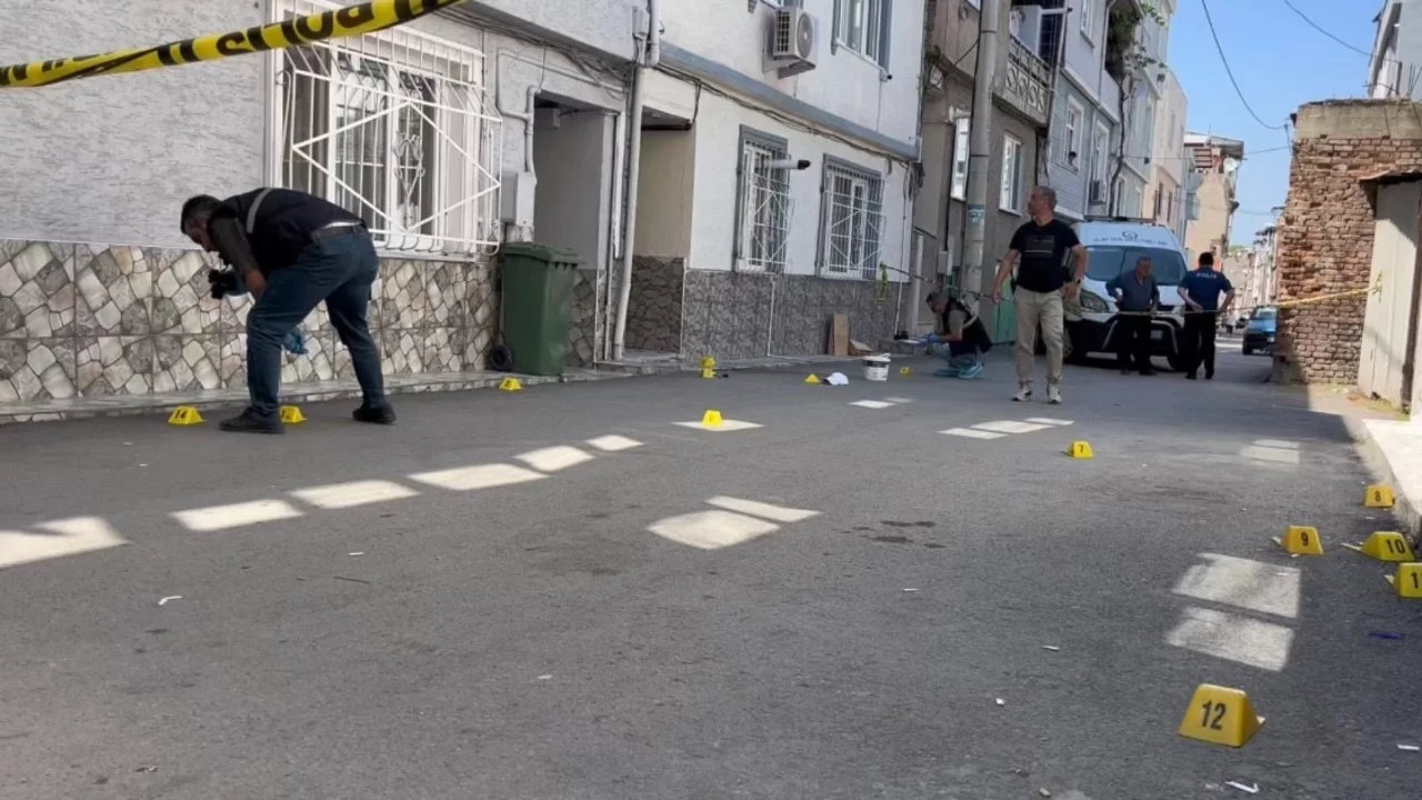 Bursa'da sokak ortasında kurşun yağmuruna tutulan şahıs ağır yaralandı