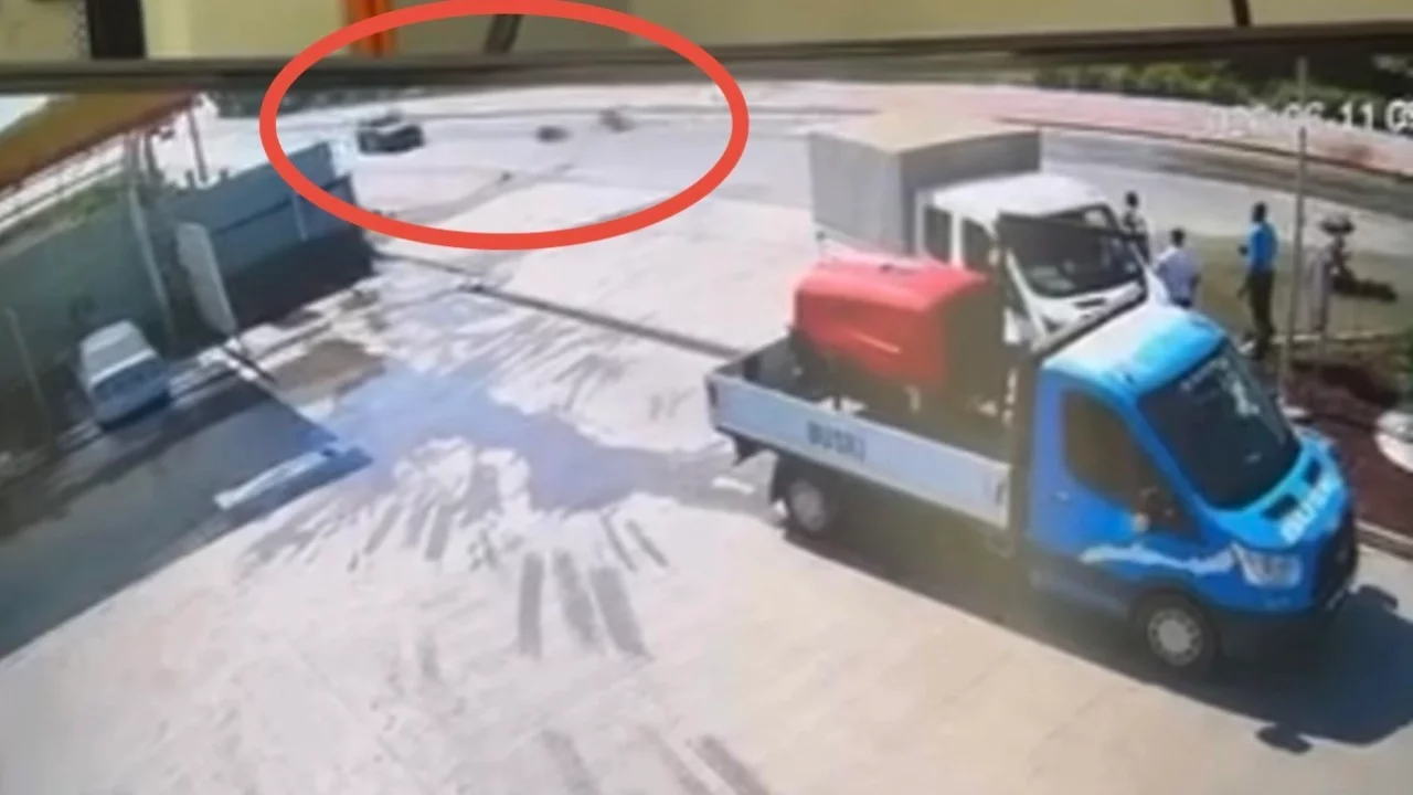 Bursa'da su birikintisi kazası: motosiklet sürücüsü otomobille çarpıştı