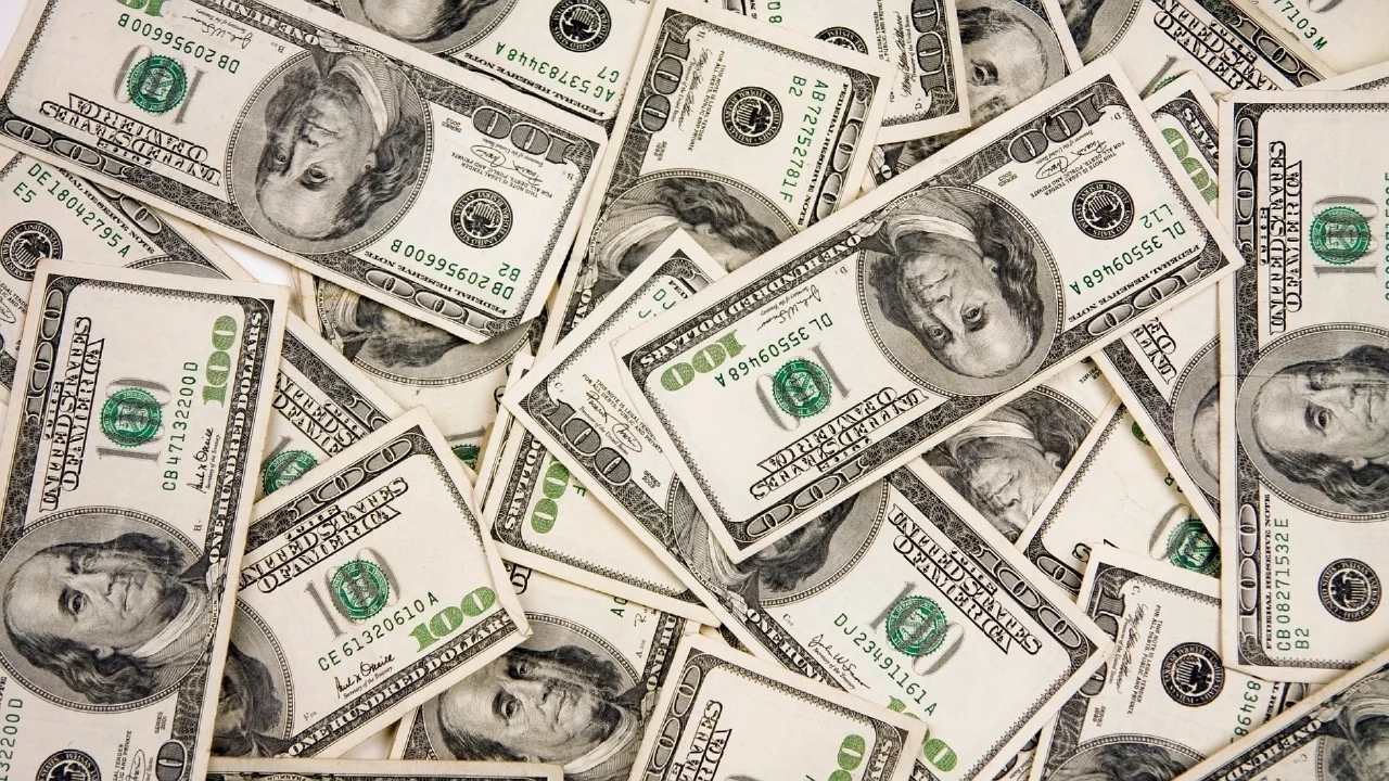 Dolar ve euro haftaya yükselişle başladı