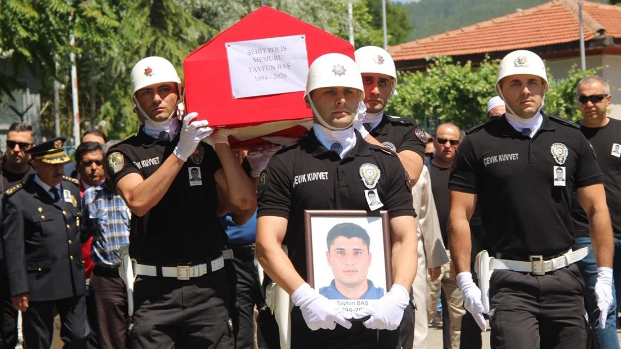 KADES ihbarına giden polis şehit oldu: Eşinin sözleri törende yürek burktu