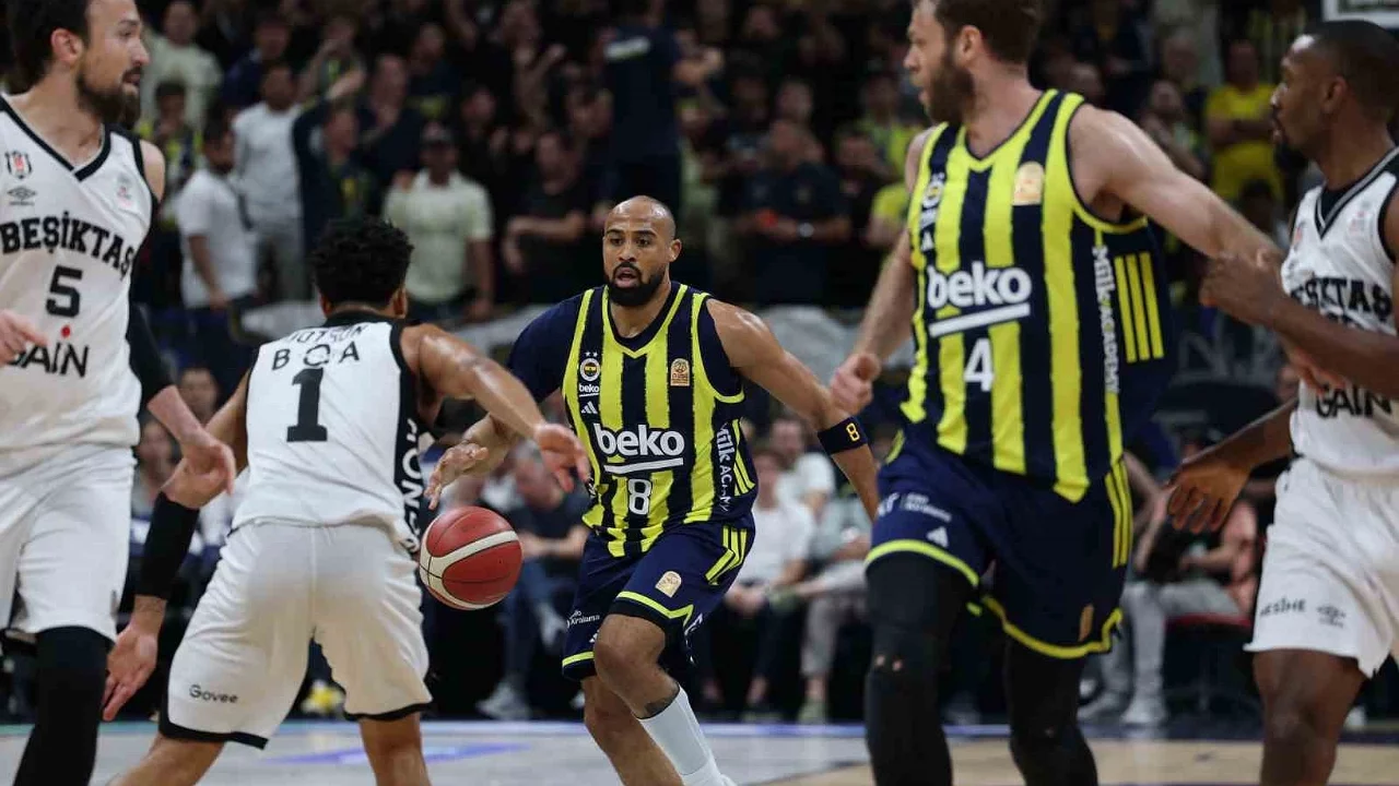 Final serisinde kritik maç: Beşiktaş evinde Fenerbahçe'yi ağırlıyor