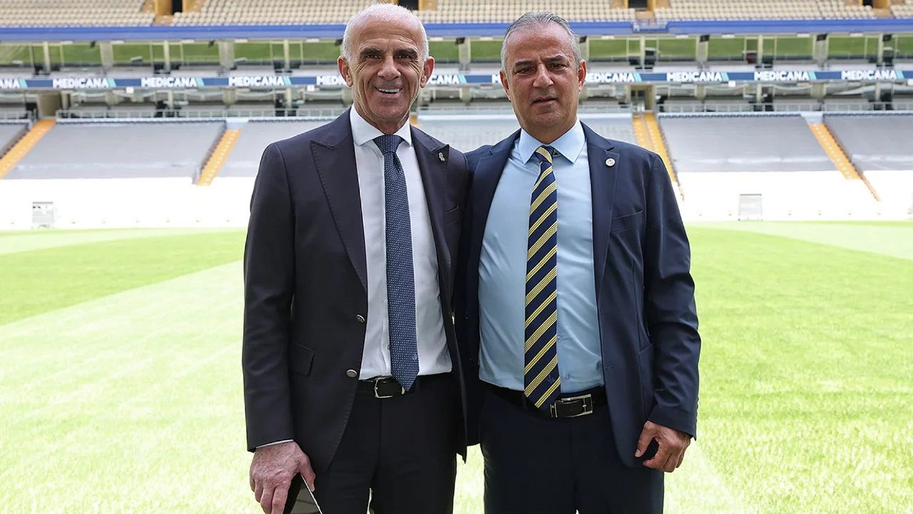 Fenerbahçe'de İsmail Kartal dönemi resmen başladı