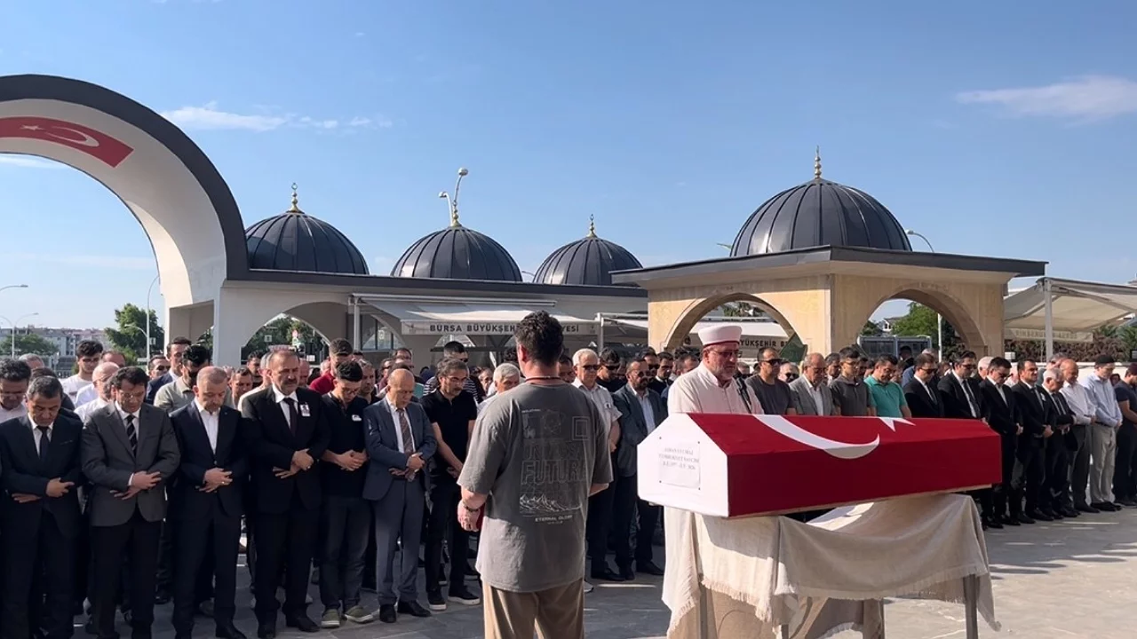 Bursa'da son yolculuğuna uğurlandı: Savcı Ayhan Uyumaz'a veda