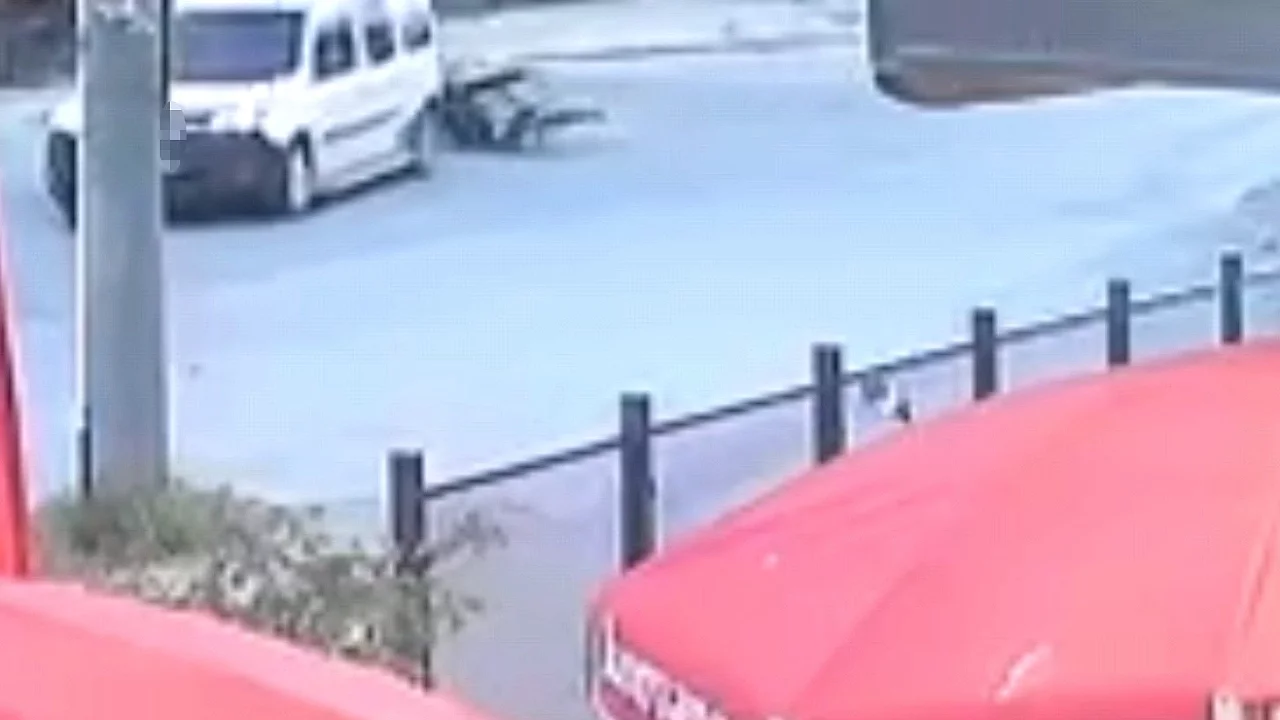Bursa'da motosiklet ile hafif ticari araç çarpıştı: 1 yaralı