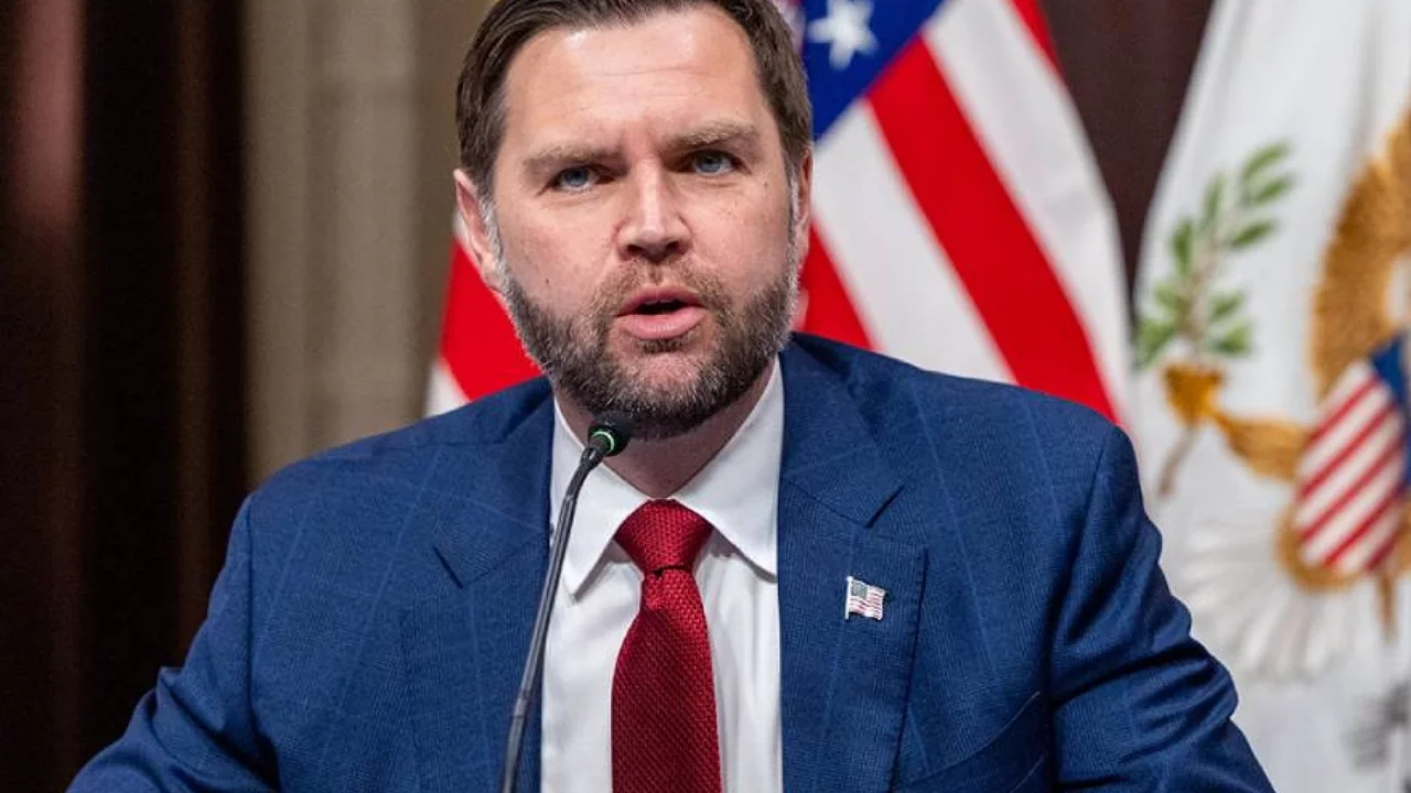 Vance: Hürmüz Boğazı yeniden açıldı, İran taahhütlerine uyuyor