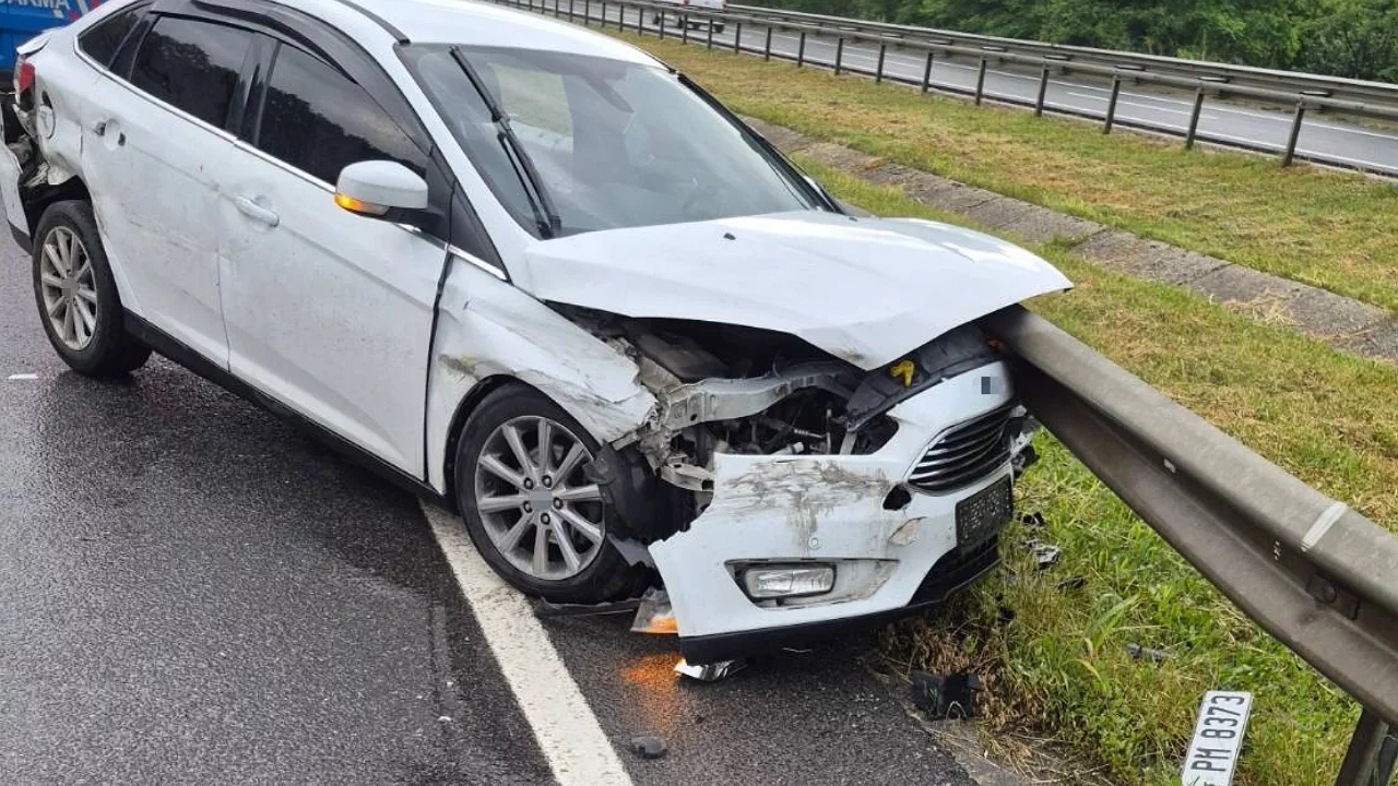 Bursa'da yağış kazaya neden oldu: 4 kişi yaralandı