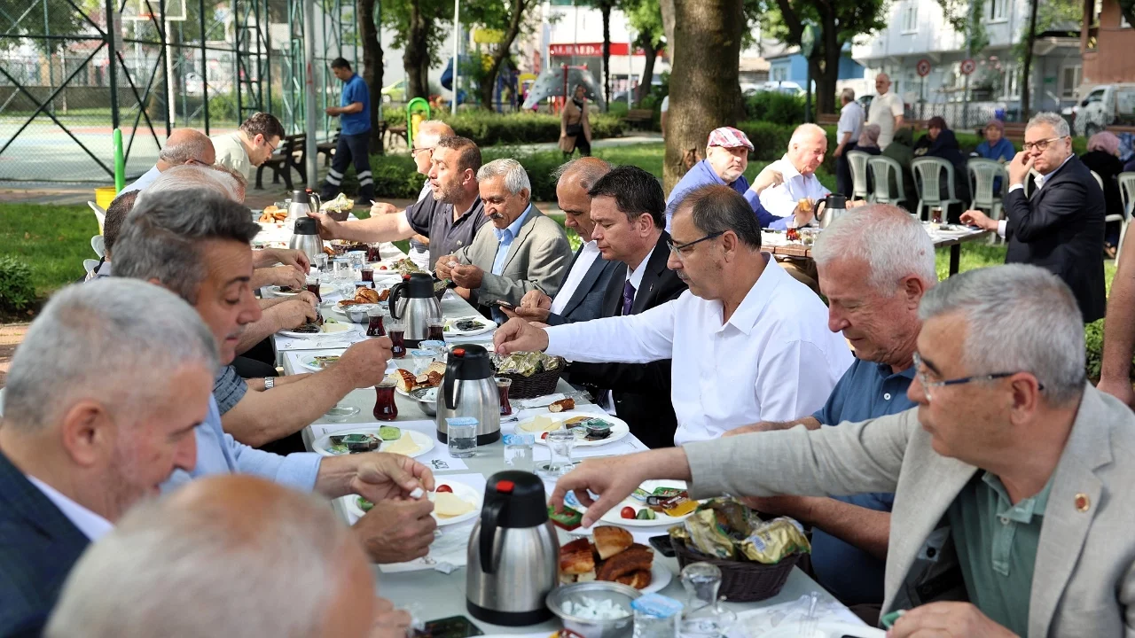 Başkan Erkan Aydın Vatandaşların Taleplerini Yerinde Dinledi