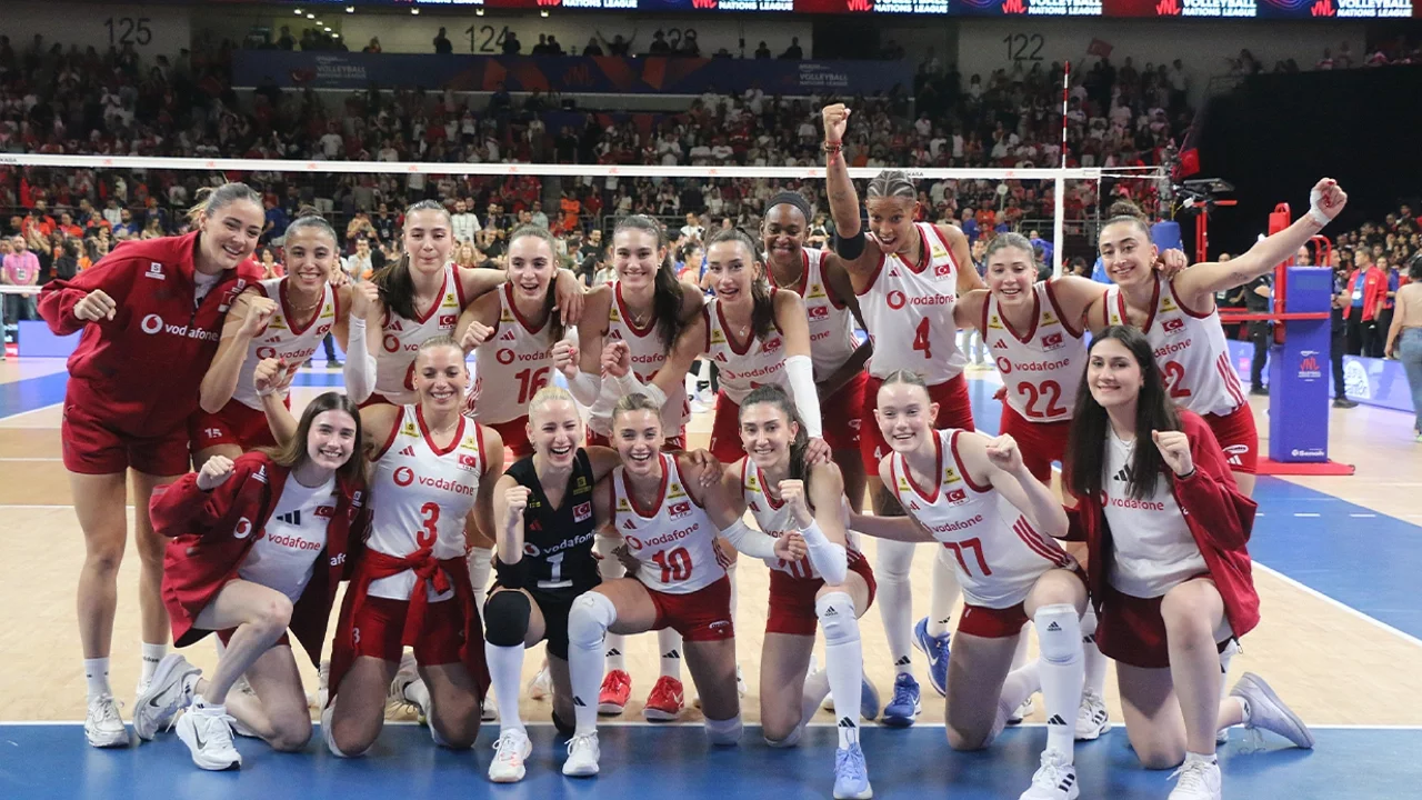 Filenin Sultanları Çin'i devirdi: 3-2'lik nefes kesen galibiyet