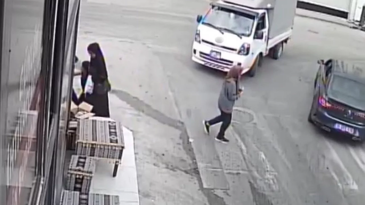 Bursa'da yaşlı kadına çarpan kamyonet sürücüsü tutuklandı! Kaza kamerada