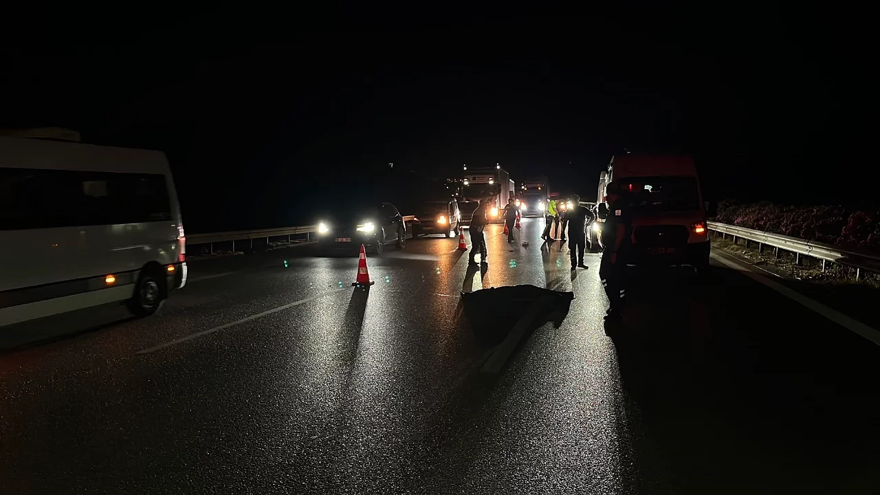 Bursa'da otobanda feci kaza: Yolun karşısına geçmeye çalışan kişi hayatını kaybetti