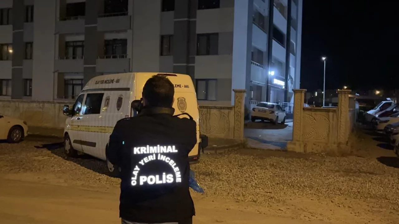'laf atma' kavgası kanlı bitti: 1 kişi öldü, 2 kişi yaralandı