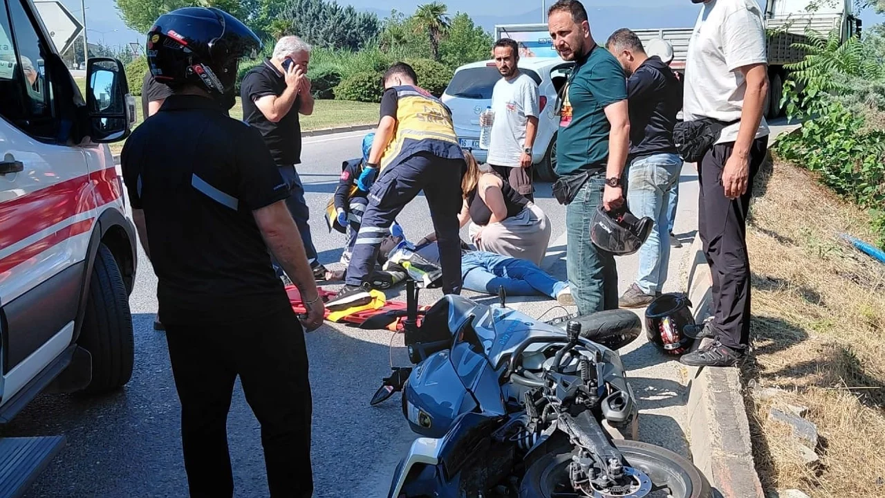 Bursa'da köprülü kavşakta feci kaza: motosiklet sürücüsü ağır yaralandı