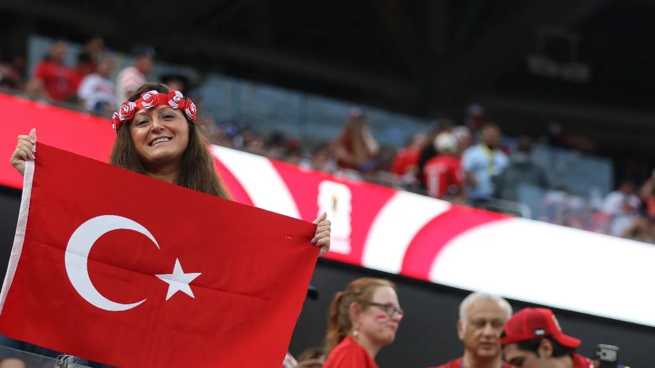 Türkiye-ABD maçına dev ilgi: tribünlerde 70 bini aşkın taraftar