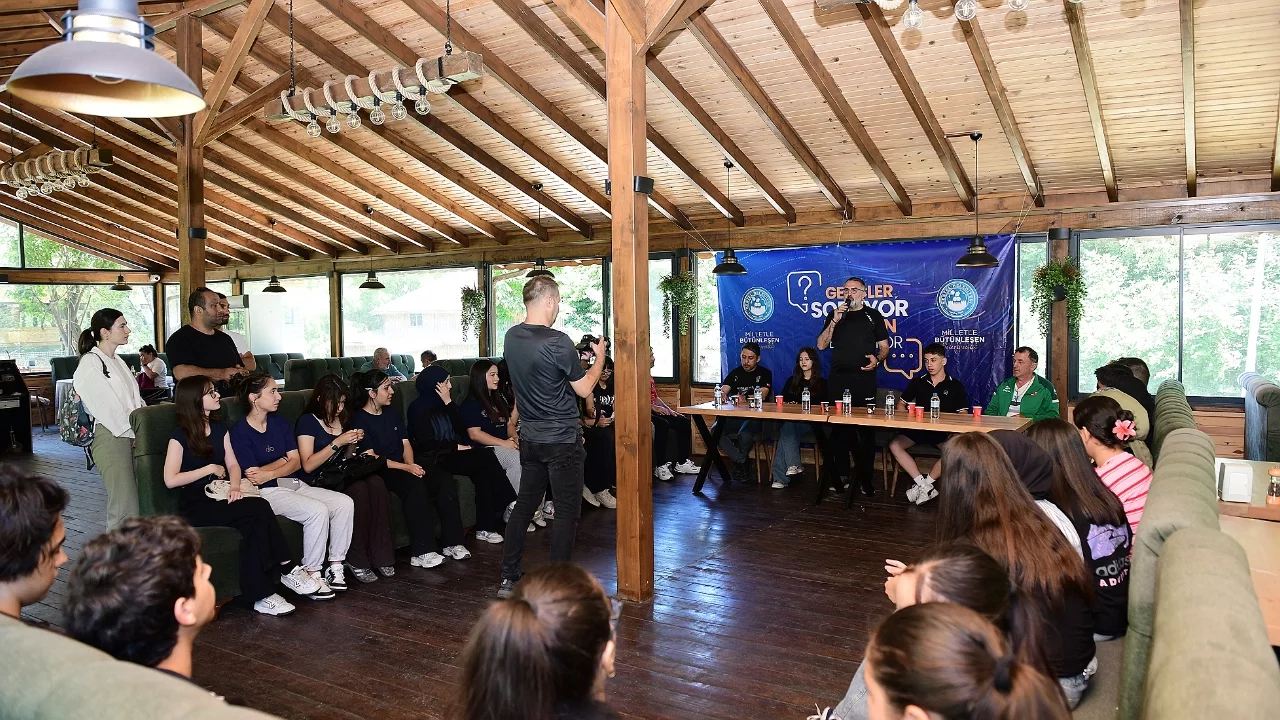 Başkan Erol Gençlere Yapılan Yatırımları Anlattı, Talepleri Tek Tek Dinledi
