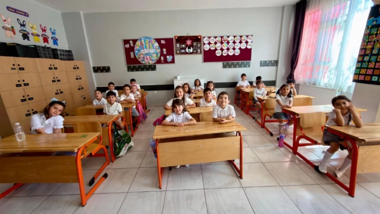 18 milyon öğrenci karne aldı, yaz tatili başladı