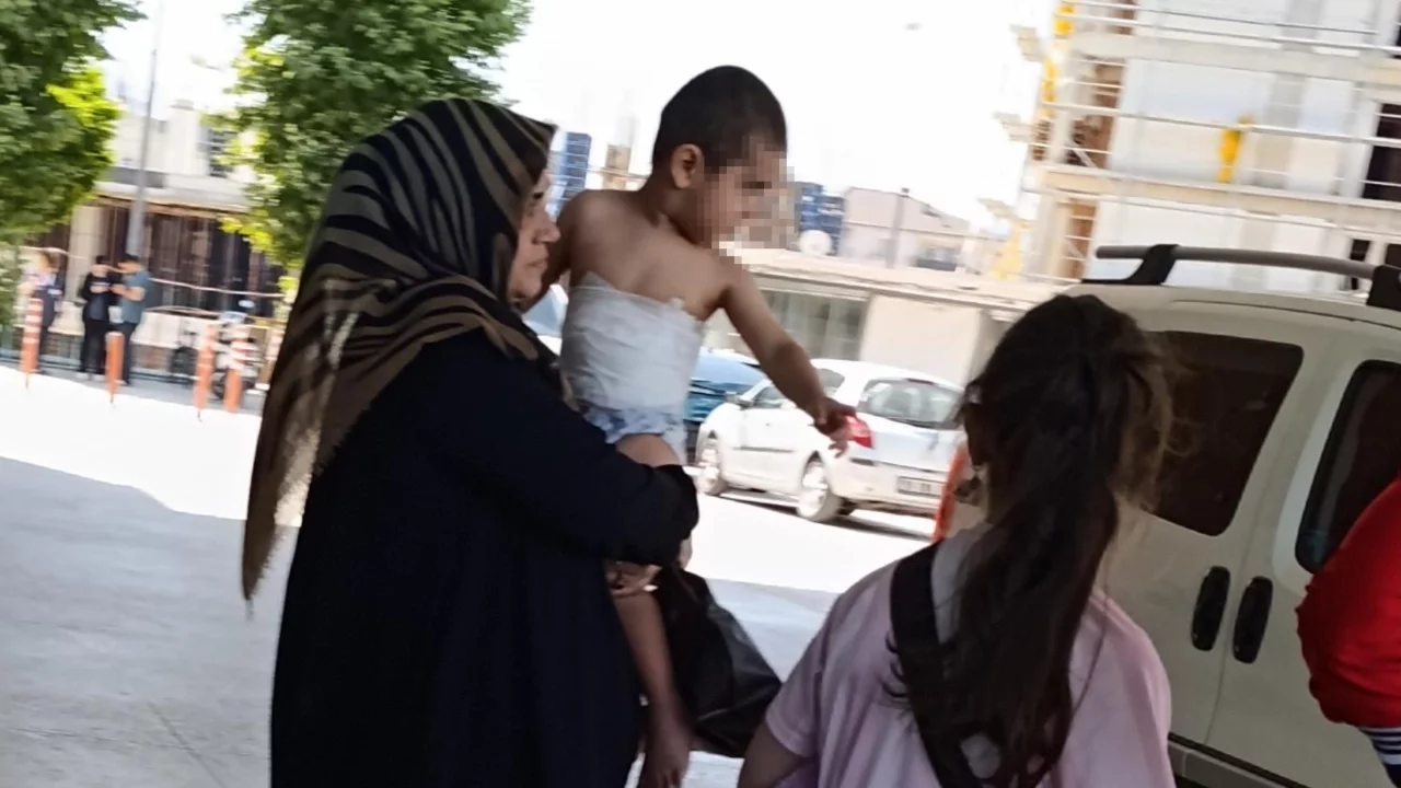 Bursa'da 3 yaşındaki çocuk kaynar çayla yaralandı