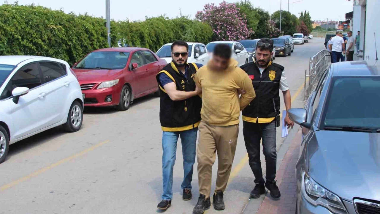 Gece kulübünden atılan şüpheli, polisi vurdu