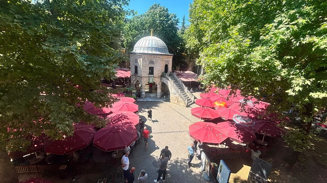 Kozahan'da restorasyon krizi: Kafeler yeniden açıldı, komisyon talebi gündemde