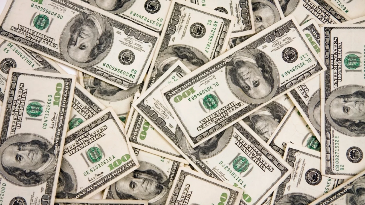 Dolar ve euro haftaya yükselişle başladı