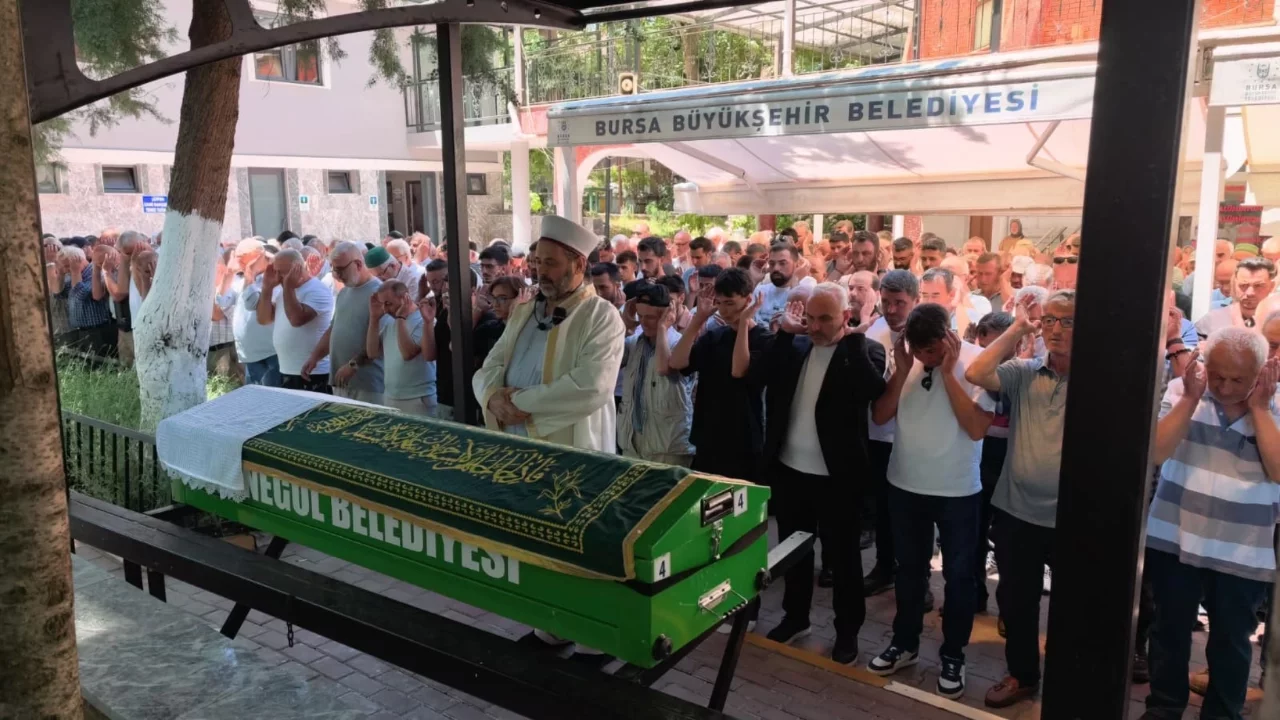 Bursa'da kazada hayatını kaybeden eski uzman çavuş toprağa verildi