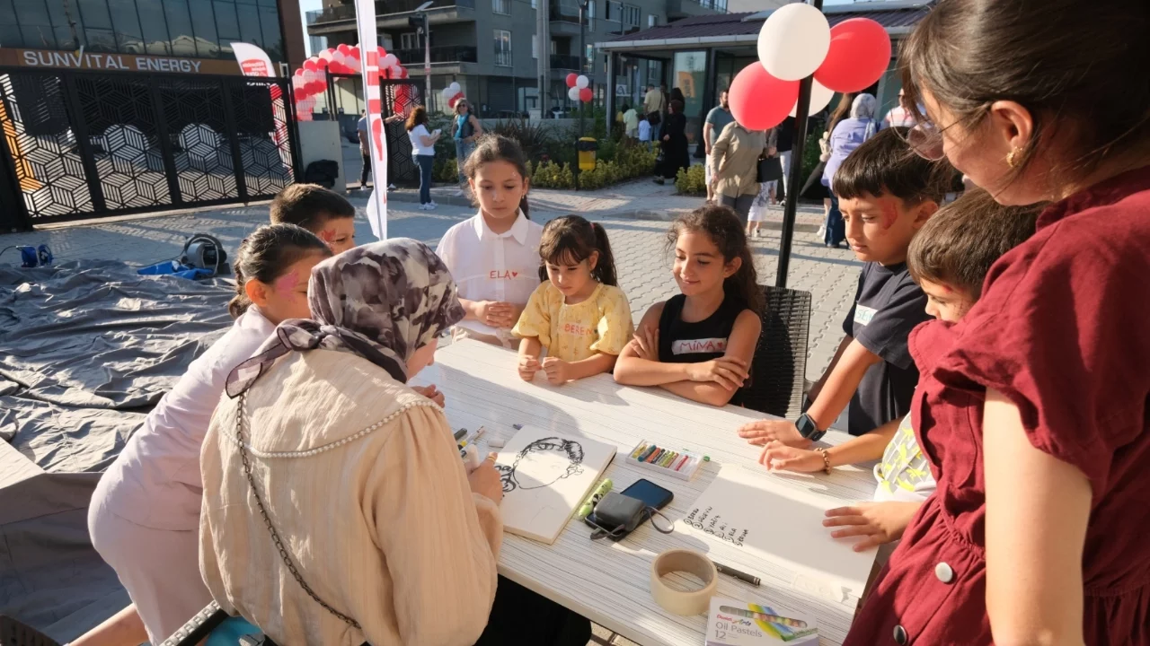 Özen Grup Ve Bursa Kanserle Savaş Derneği'nden Hasta Çocuklara Moral Dolu Etkinlik