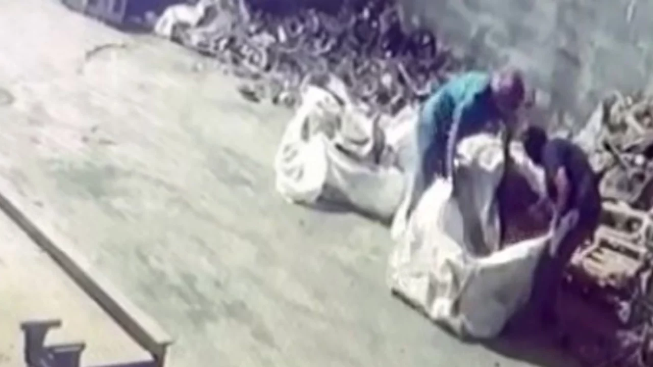 250 bin liralık bakır hırsızlığı kamerada