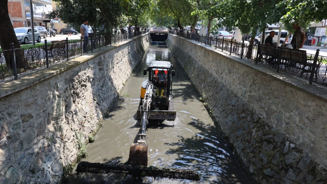 Büyükşehir'den derelerde temizlik seferberliği