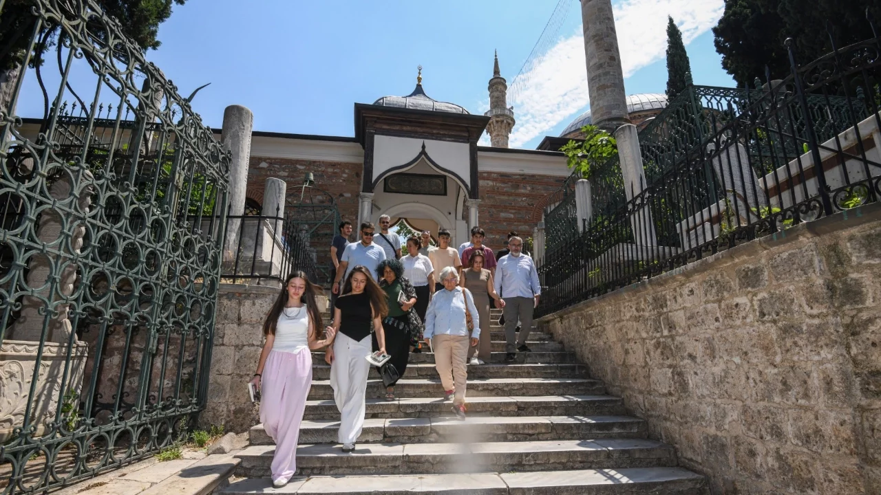 Osmangazi'de gençler Tanpınar'ın izinde Bursa'yı yeniden tanıdı