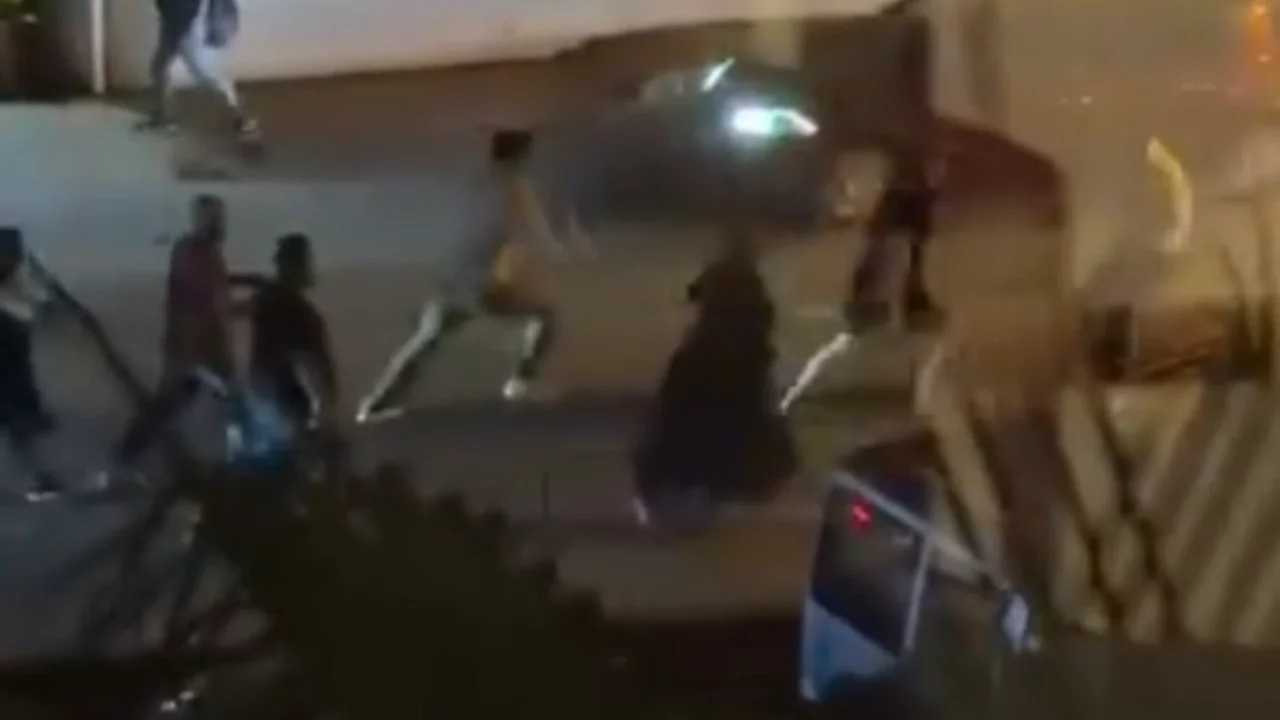 Bursa'da iki aile birbirine girdi: Kavga kamerada
