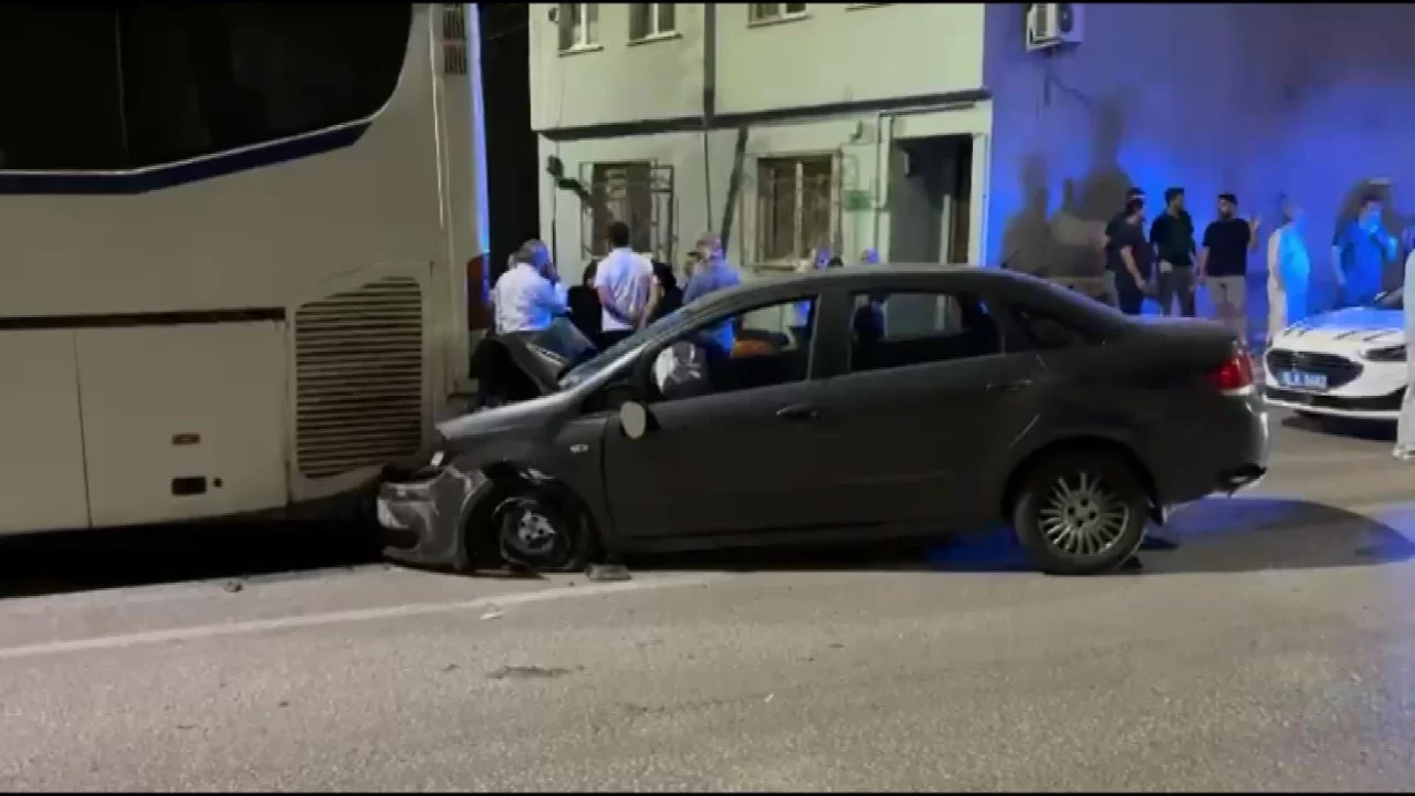 Bursa'da alkollü sürücünün kullandığı otomobil otobüse çarptı: 2 ağır yaralı