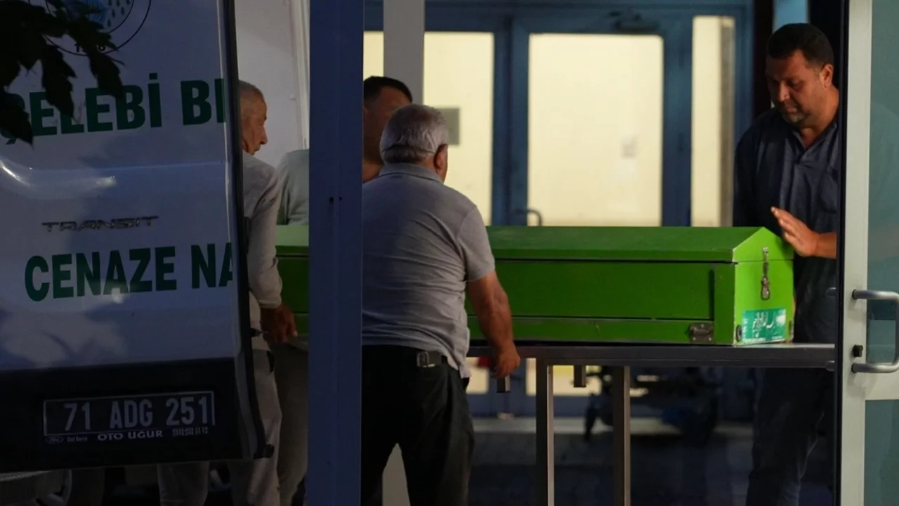 Babasını öldürüp cesedini parçaladı, ardından kayıp ihbarında bulundu