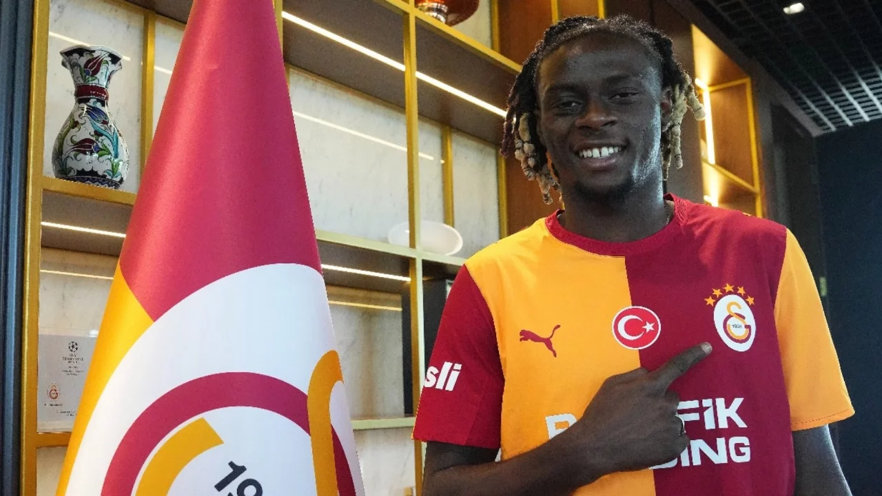 Galatasaray, Burnley'den Lesley Ugochukwu'yu kadrosuna kattı