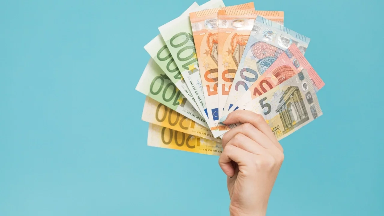 Dolar ve euro yeni güne yükselişle başladı