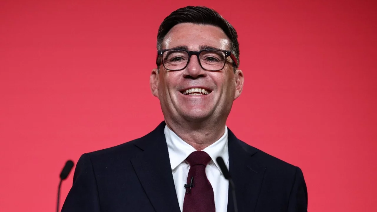 Andy Burnham İngiltere'de başbakanlığa hazırlanıyor