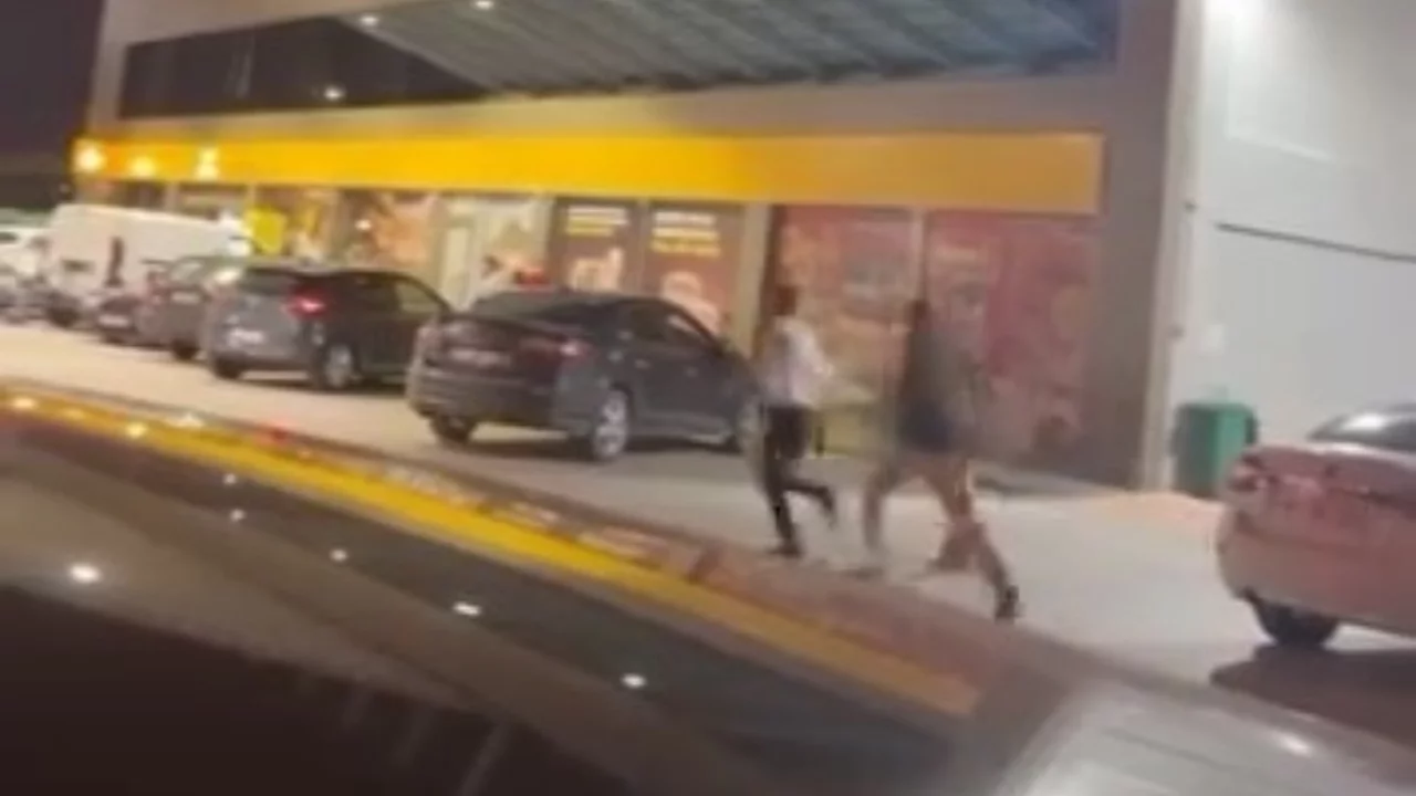 Bursa'da akaryakıt istasyonundaki sopalı kavga kamerada