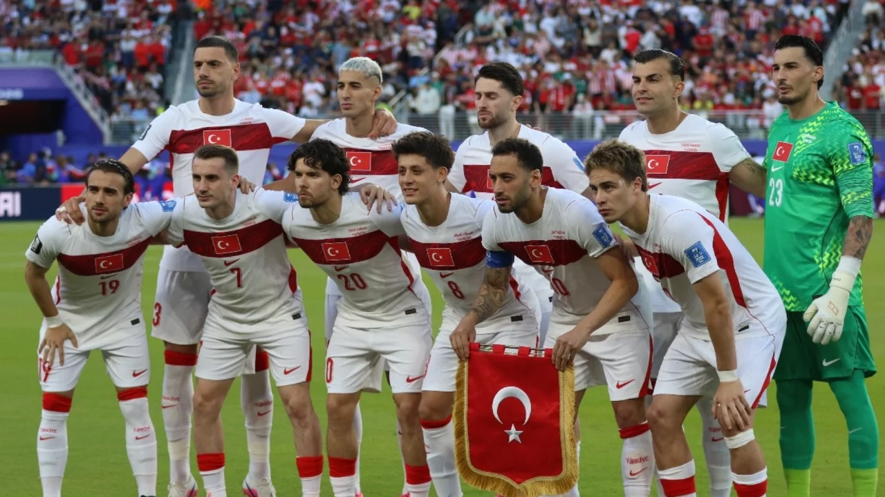 Dünya Kupası şampiyonu İspanya FIFA dünya sıralamasında zirveye yükseldi